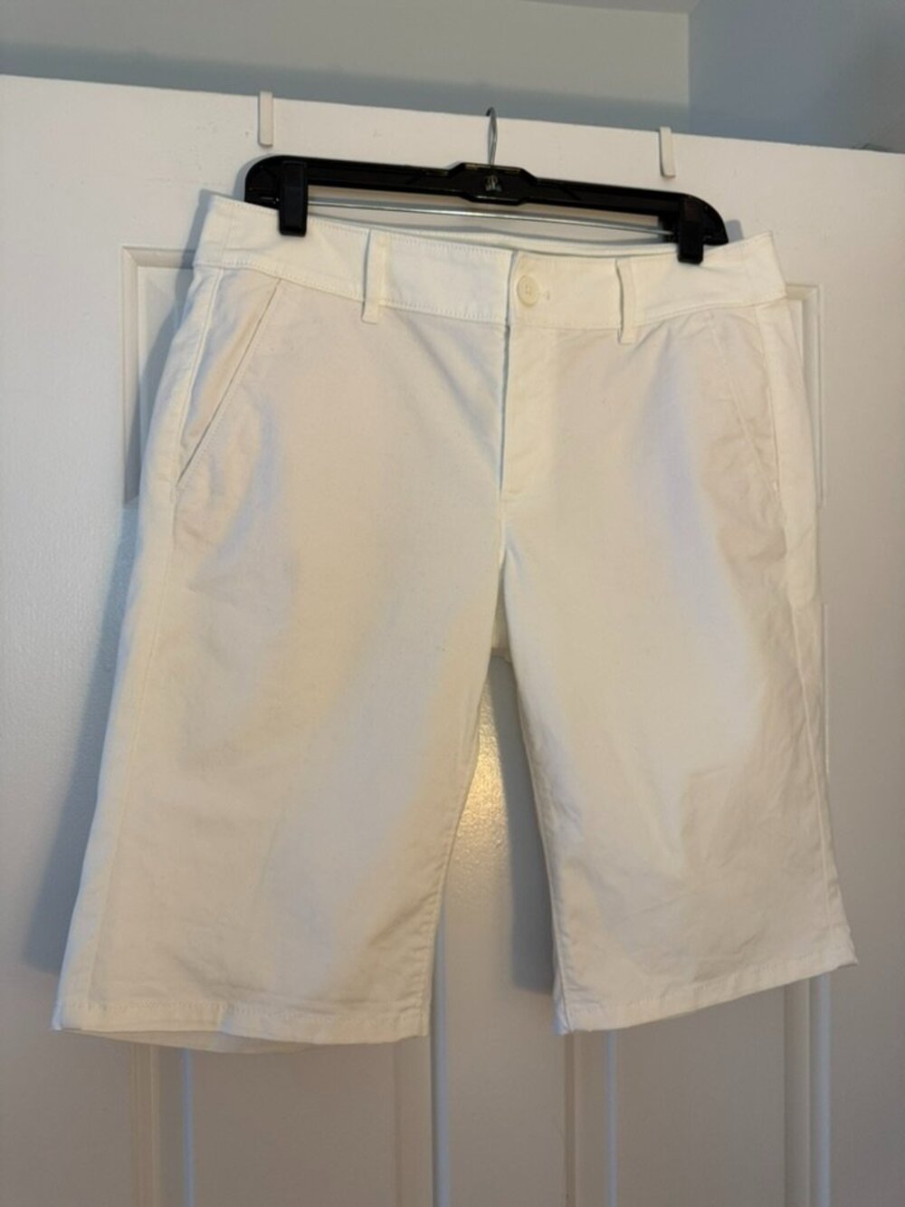 LOFT Outlet White Cotton Bermuda Shorts - 12" Inseam - Size 8